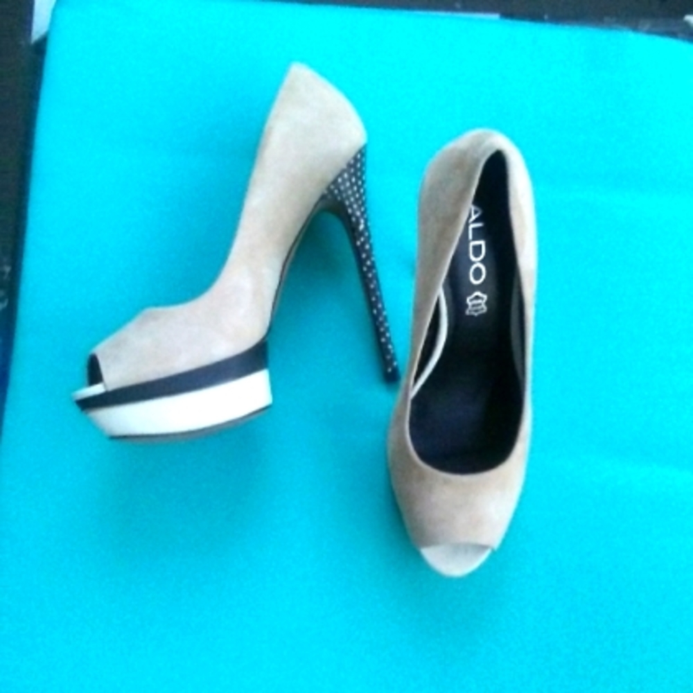 Aldo size 8 suede heels